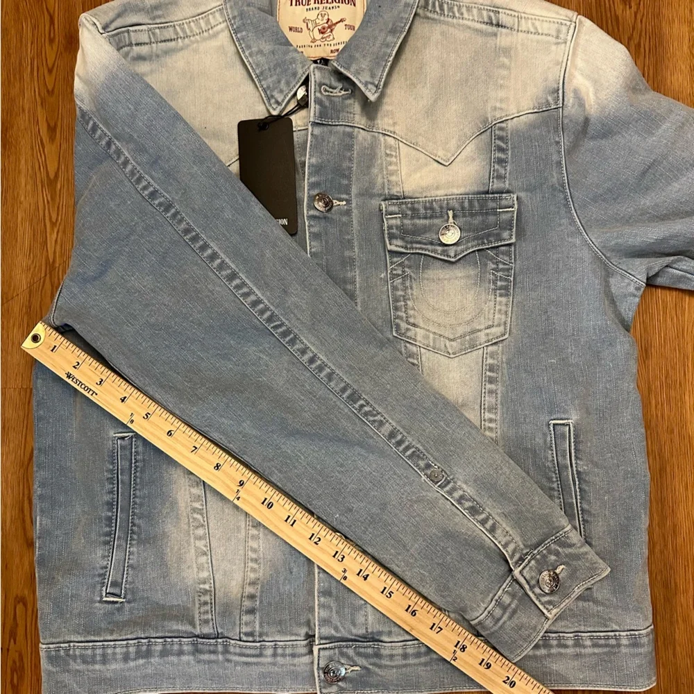 True Religion Jimmy SN Trucker Jacket Light Showers‎ Blue Fade Mens Medium NWT